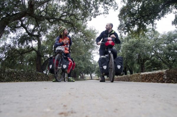 Dos onubenses recorrerán Asia en bicicleta durante siete meses en un reto de concienciación social