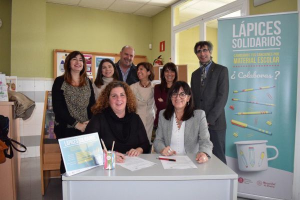 ‘Lápices solidarios’ para evitar sanciones en la biblioteca de la Onubense