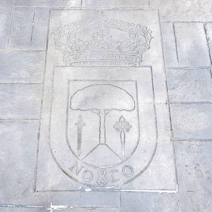 El escudo de Hinojos lucirá en las aceras del municipio