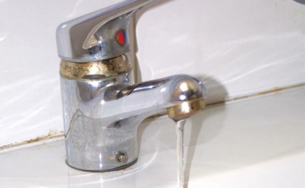 La Asociación de Vecinos El Rompido denuncia nuevos cortes de agua