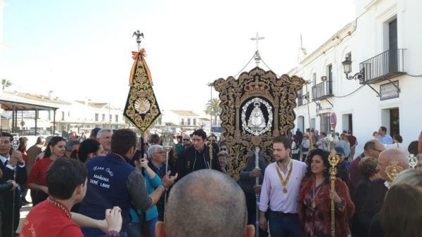 Más de mil personas acuden andando a El Rocío con Emigrantes