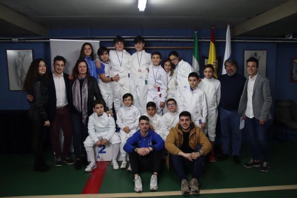 Siete medallas más para el Club Esgrima Huelva