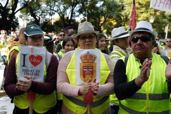Vecinos de Tharsis llevan a Sevilla su “desacuerdo total” con el TSJA al paralizar la segregación