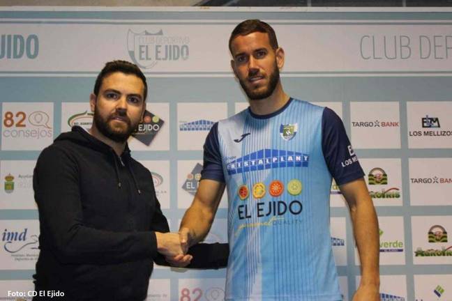 El Ejido rechazó al futuro fichaje del Recreativo por una lesión muscular, no por su rodilla