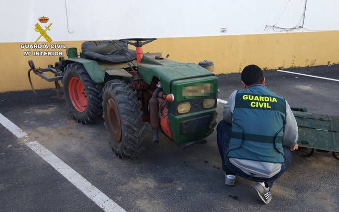 Recuperado un tractor y diversos enseres sustraídos en una finca agrícola de Villarrasa