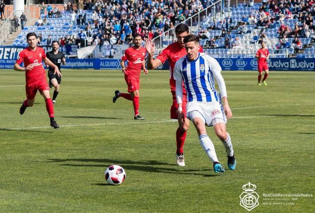 El Recreativo despeja la ecuación de Alberto Ródenas en una lista con 19 jugadores