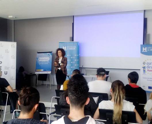 Huelva despide a sus 33 jóvenes con Becas HEBE para el extranjero