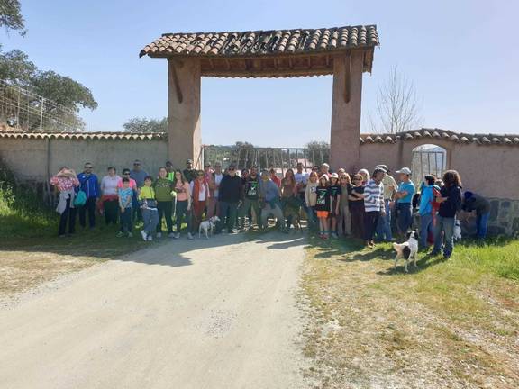 ‘Los pies en la tierra’ denuncia con otra marcha la usurpación de caminos públicos en La Nava