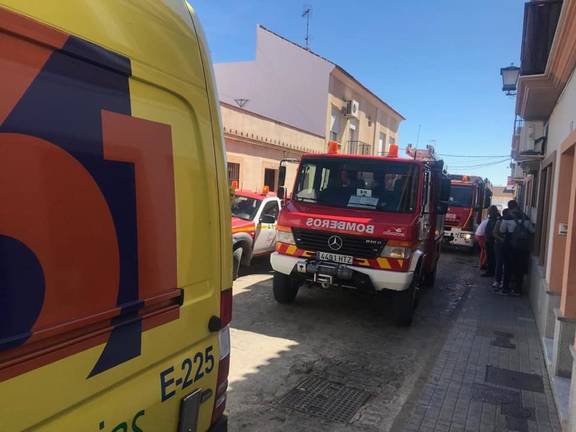 Una intoxicada por humo en Lepe al arder parte de la cocina