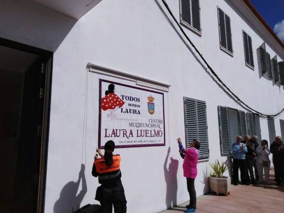 El Campillo homenajea a Laura Luelmo junto a la pareja y amigos de la joven