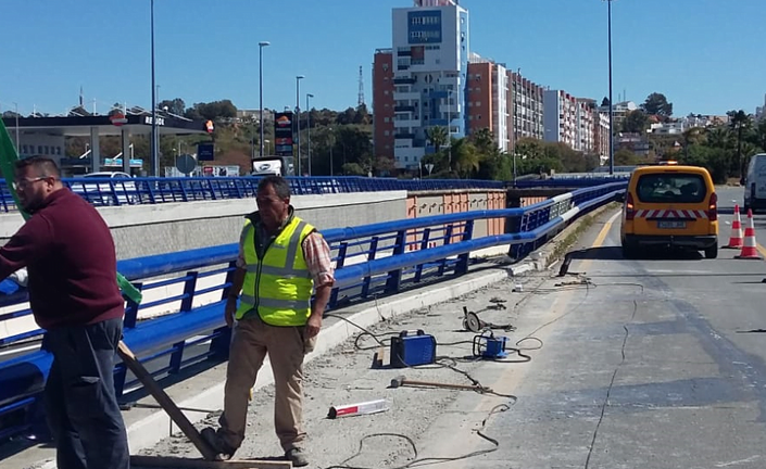 Salva la vida tras intentar suicidarse lanzándose al vacío desde el puente Odiel