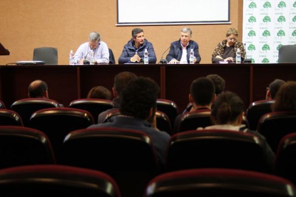 Los regantes piden la ejecución urgente de las obras para activar el trasvase al Condado