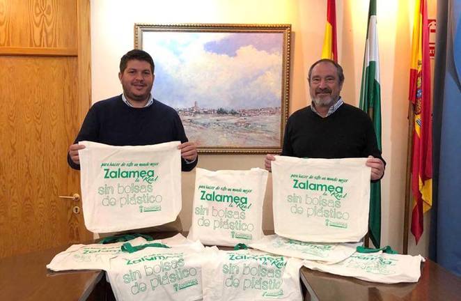 Zalamea declara la guerra a las bolsas de plástico con una novedosa iniciativa