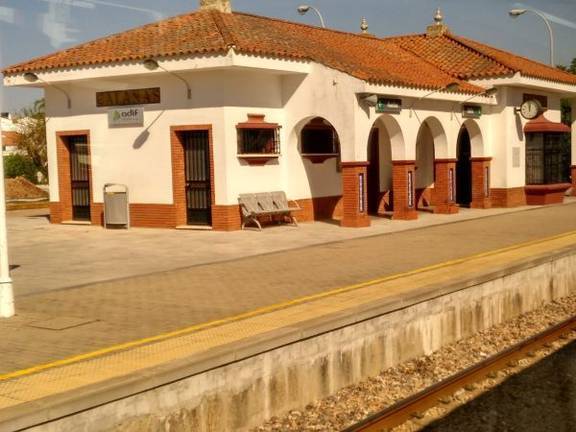 Adif licita la mejora del cerramiento de la estación de Calañas