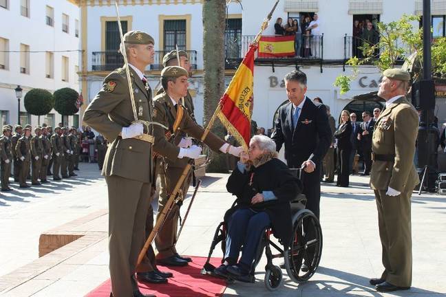 Unos 300 civiles juran bandera en La Palma del Condado