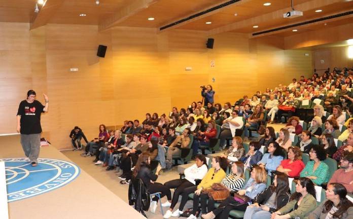 La UHU concluye la celebración del 8-M con un monólogo de Pamela Palenciano