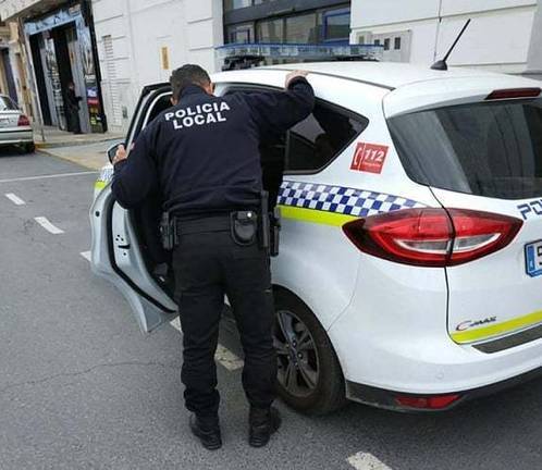 Buscan a la conductora de un coche negro que atropelló a un menor en Lepe