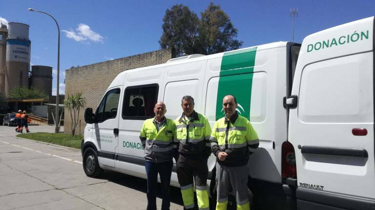 La plantilla de la cementera Cosmos participa en una jornada de donación de sangre