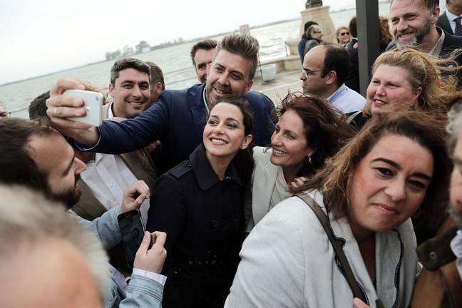 Arrimadas pide el voto en Huelva para “sumar con el PP” y “echar a Pedro Sánchez”