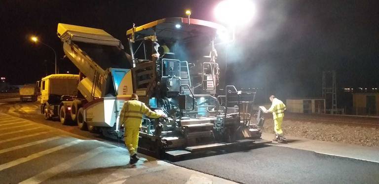 La Autoridad Portuaria de Huelva realiza mejoras en el asfaltado del Puente del Tinto