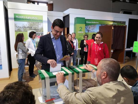Mario Jiménez pide que “se haga más fuerte la democracia” frente a “quienes no creen en sus valores”