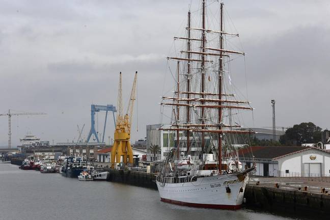 El espectacular Sea Cloud amarra en Huelva