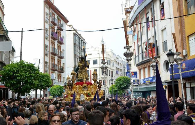 Semana Santa Huelva: Belleza sin par con el Nazareno entre la niebla