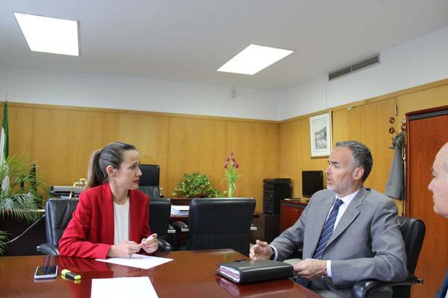 La Junta muestra su apoyo a la Aiqbe