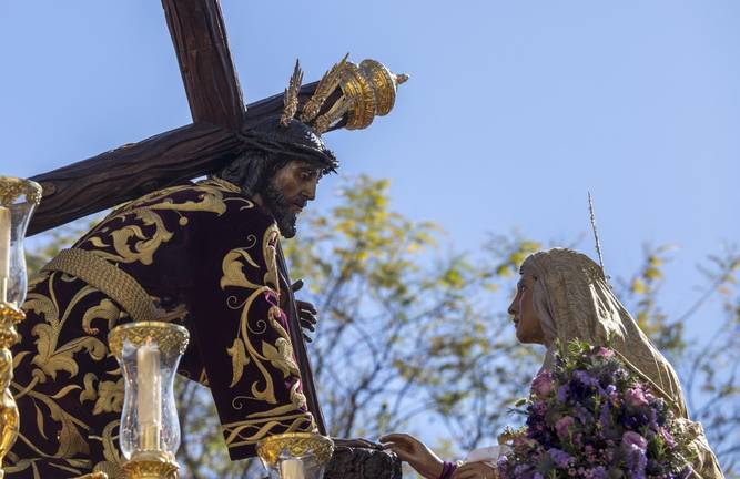 El Perdón, Cautivo, Tres Caídas y Calvario llenan Huelva de fervor el Lunes Santo
