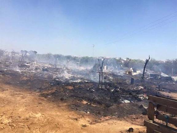 Tres heridos en un incendio en un asentamiento de chabolas de Palos