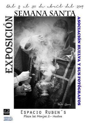 ‘Huelva y sus fotógrafos’ expone 25 imágenes cofrades en blanco y negro