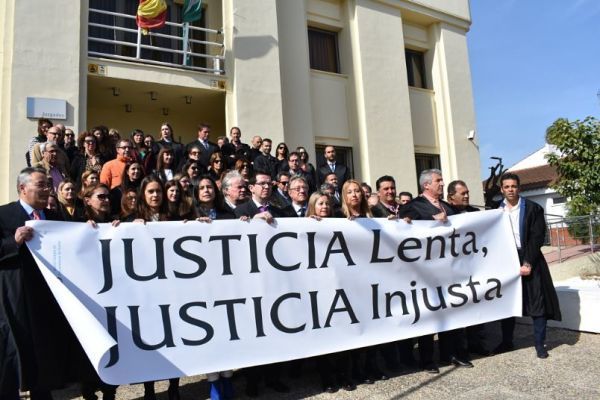 Convocan nuevas concentraciones para pedir más recursos en los juzgados de Ayamonte