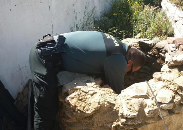 Rescatado un hombre de un pozo en Alosno en el que se metió para refrescarse