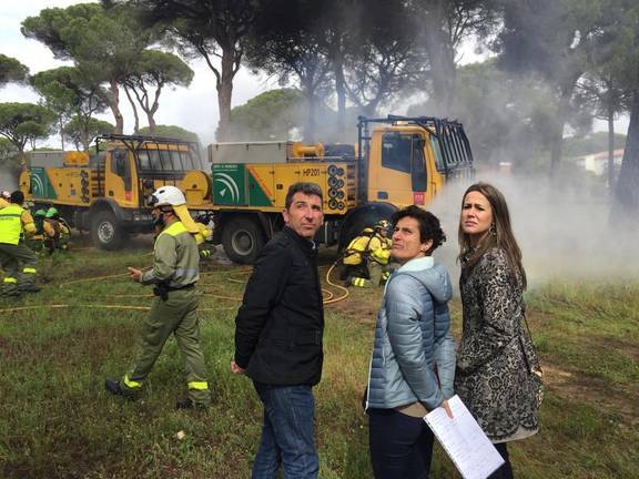 Un centenar de efectivos participa en un simulacro de incendio forestal en Valverde