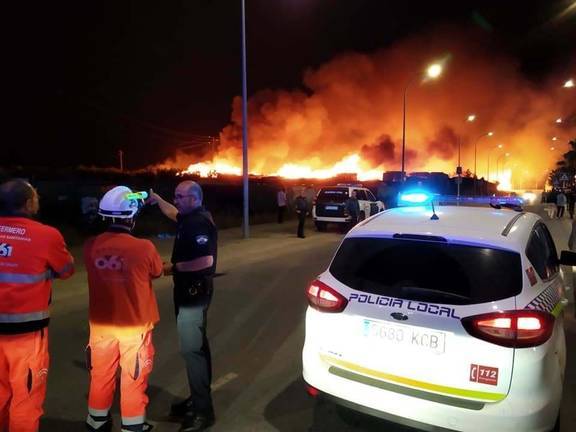 En marcha una campaña de ayuda a los afectados por el incendio del poblado chabolista de Lepe