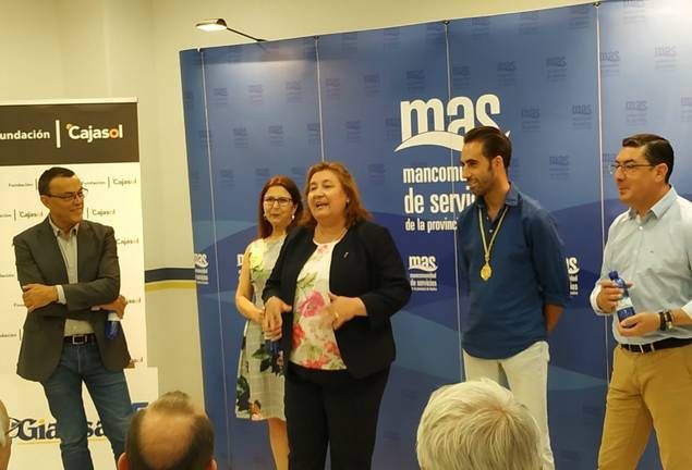 Giahsa y Fundación Cajasol distribuyen 35.000 botellas de agua entre las hermandades del Rocío