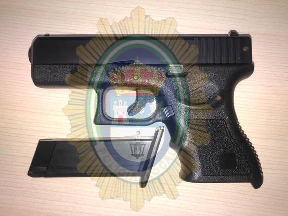 Amenaza con una pistola falsa a una mujer tras una discusión de tráfico en Lepe