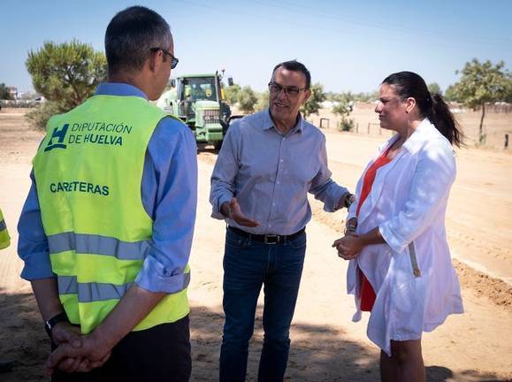 La Diputación mejora 77 kilómetros de caminos rocieros