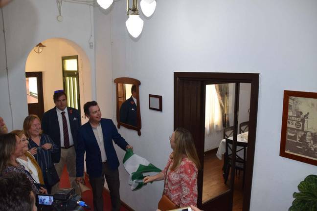 Isabel Naylor da nombre a una sala de la Casa 21 de Bella Vista