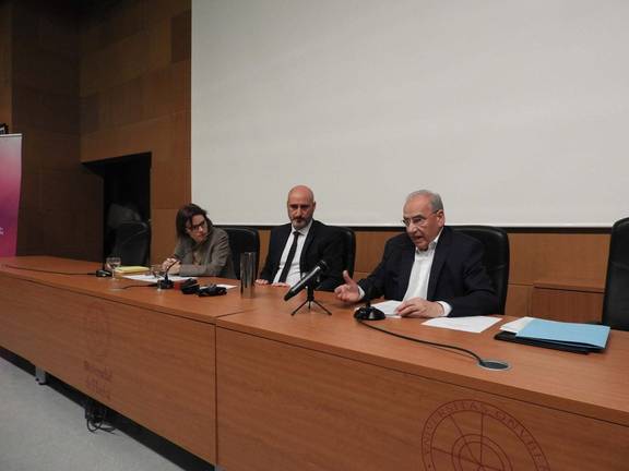 Alfonso Guerra: “El electorado ha dado al PSOE lo suficiente para que pueda mirar a un lado o a otro”