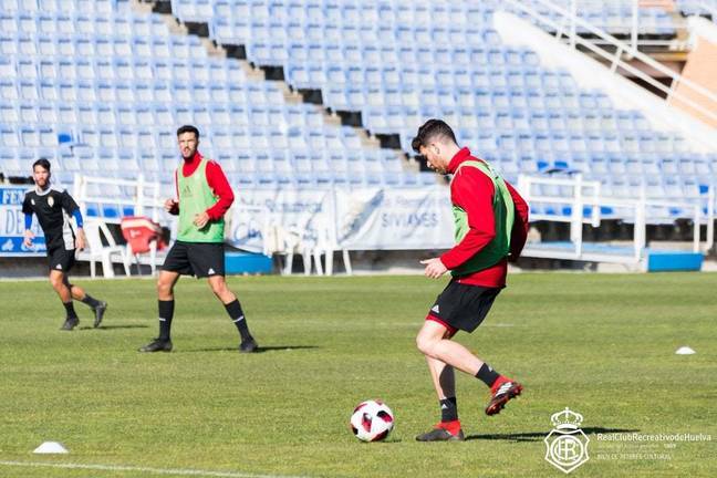 Plantilla y afición comienzan a preparar el ‘partido del año’ para el Recreativo