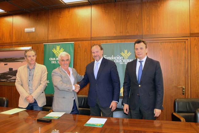 Fundación Caja Rural del Sur y Freshuelva sellan su compromiso para el 5º Congreso de Frutos Rojos