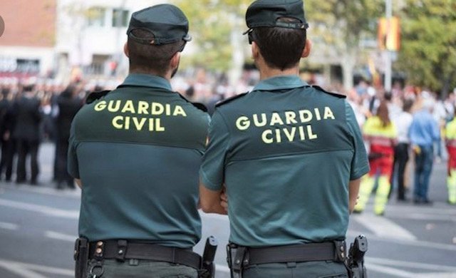 La Guardia Civil auxilia a un conductor que sufrió convulsiones en la romería de El Cerro