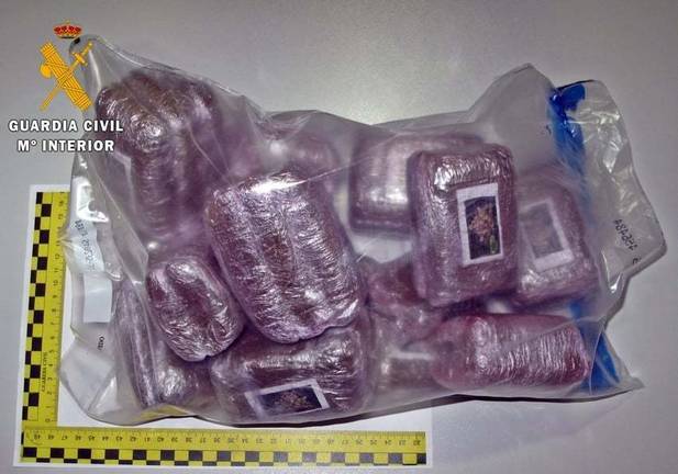 Detenido un vecino de Aljaraque que transportaba casi 3 kilos de hachís hasta Madrid