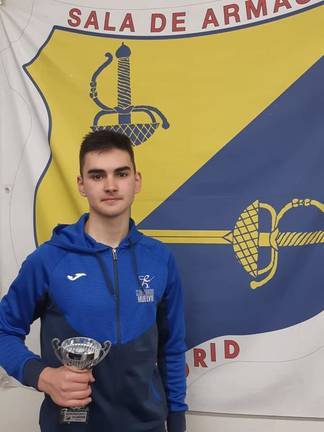 El Club Esgrima Huelva celebra el nuevo hito de Stefan Rojas