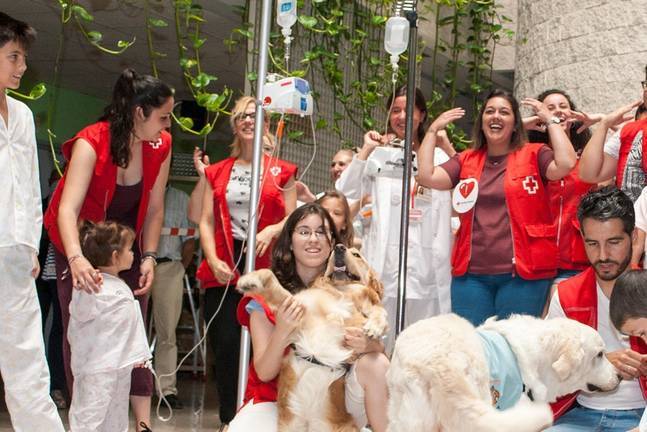 El Día de la Infancia Hospitalizada llena de sonrisas el Hospital Juan Ramón Jiménez