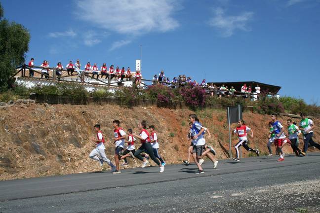 Más de 200 escolares participan en las VI Olimpiadas Deportivas en el Medio Natural