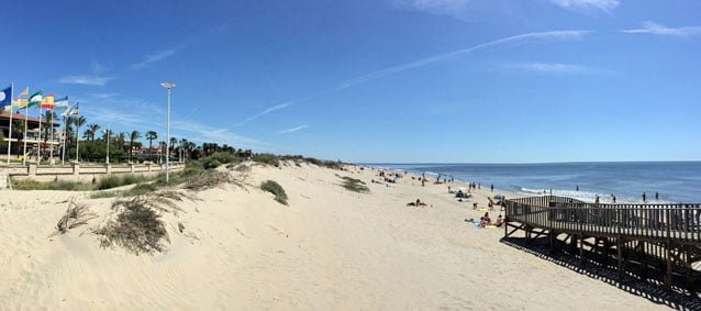 Solo tres playas de Huelva lucirán este verano la Bandera Azul
