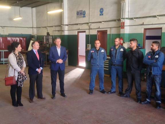 Empleo inicia en Palos un taller que permitirá realizar esculturas destinadas a embellecimiento local