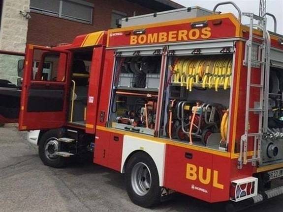 Un incendio de contenedores en Huelva daña a cuatro coches y una iglesia evangelista